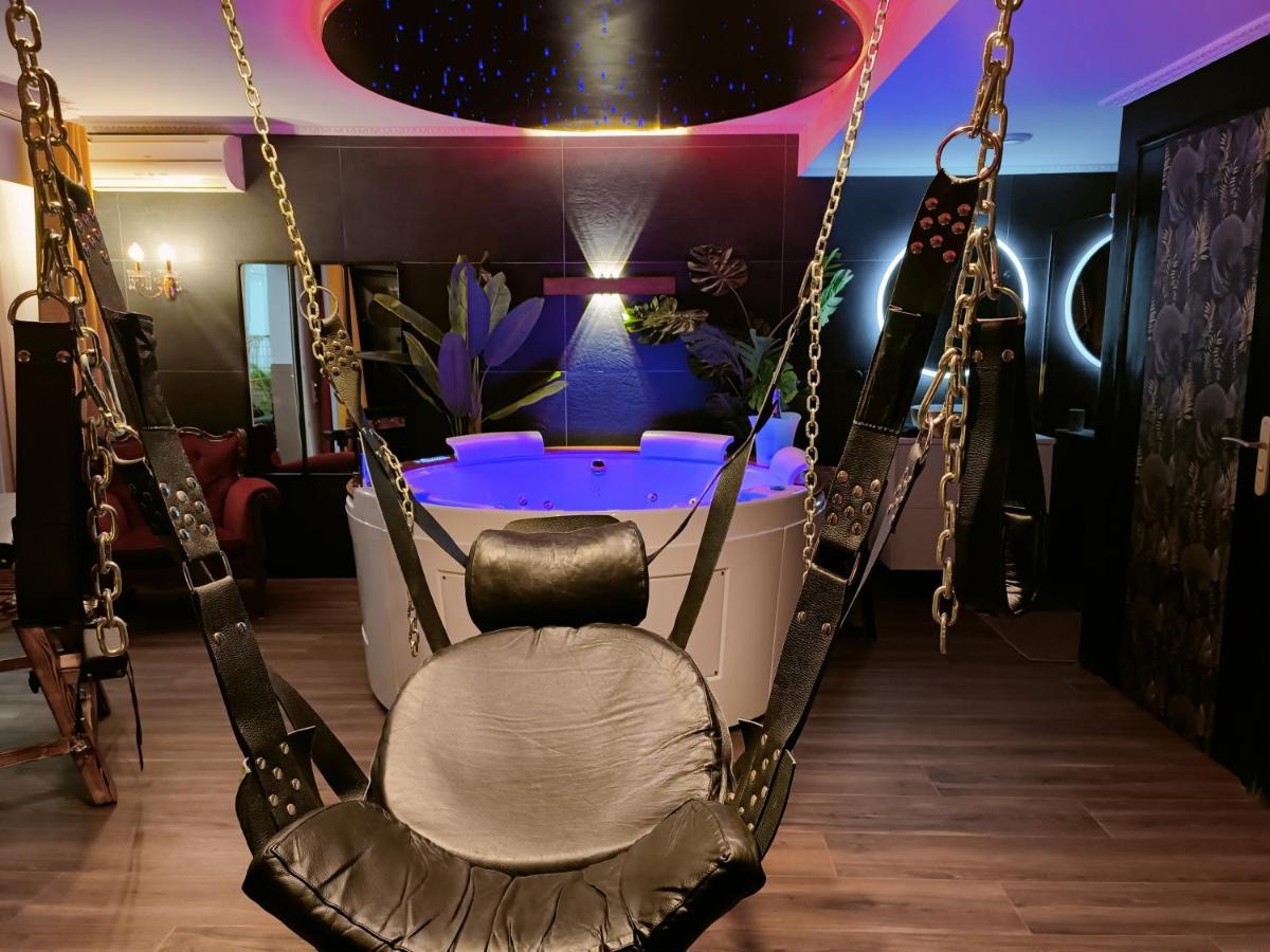 La Loveroom Bdsm De Nice " La Chambre Luxe Des Desirs " Eksteriør bilde